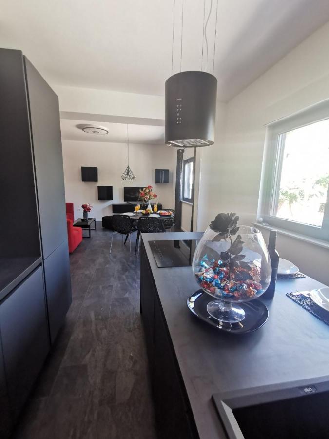 Oasis In The Near Amfiteatar,free Parking And Free Wi-fi Apartment *