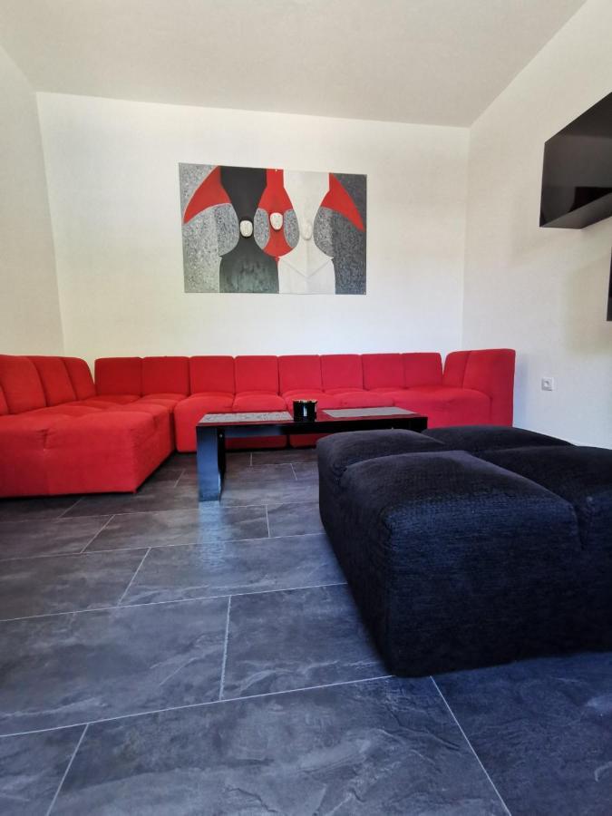Apartment Oasis In The Near Amfiteatar,free Parking And Free Wi-fi *