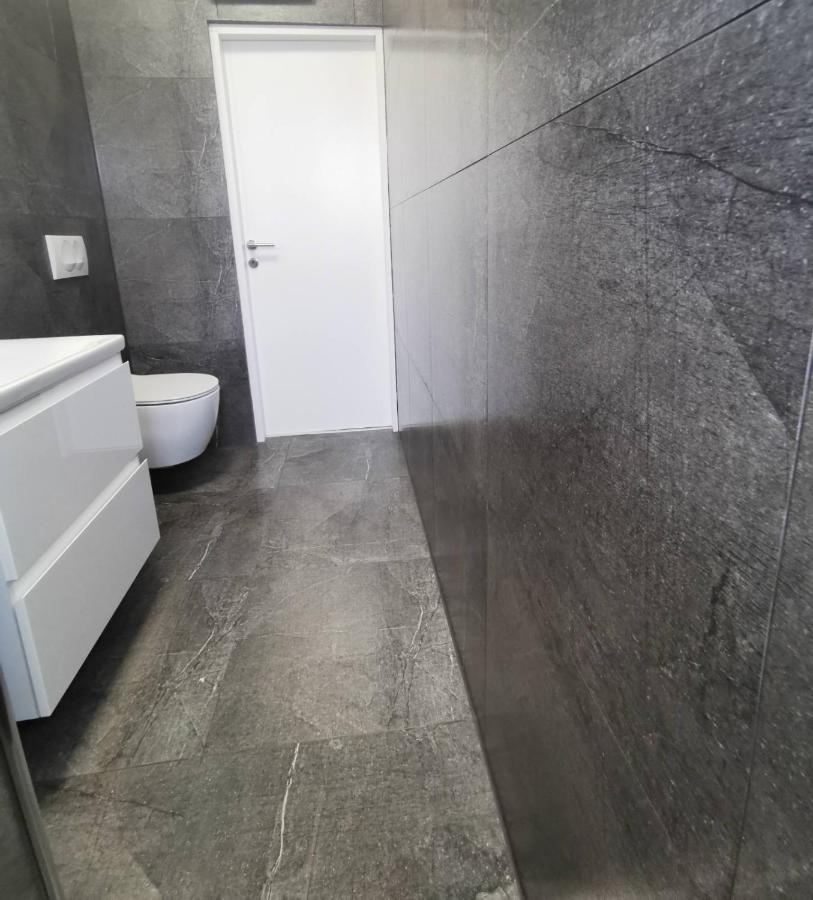 Apartment Oasis In The Near Amfiteatar,free Parking And Free Wi-fi *